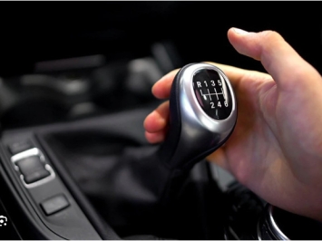 CÁC KÝ HIỆU TRÊN XE SỐ TỰ ĐỘNG KHÔNG PHẢI AI CŨNG BIẾT