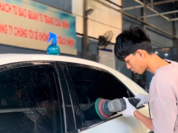 Quy Trình Tẩy Ố Kính Ô Tô Chuyên Nghiệp